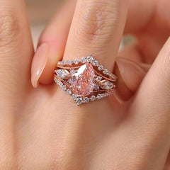 2.5 Carat Pear Cut Fancy Pink Lab-Grown Diamond Bridal Ring Set in Rose Gold – VS+ Clarity, 6-Prong Design