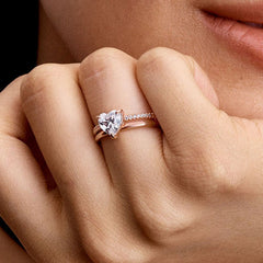 Heart-Shaped Cubic Zirconia Ring in 925 Sterling Silver – Pavé Band Design
