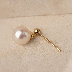 Italian-Inspired Stud Earrings in 18K Gold with Ocean-Lustre Pearl