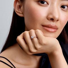 Heart-Shaped Cubic Zirconia Ring in 925 Sterling Silver – Pavé Band Design