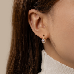 Italian-Inspired Stud Earrings in 18K Gold with Ocean-Lustre Pearl