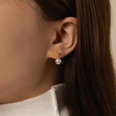 Italian-Inspired Stud Earrings in 18K Gold with Ocean-Lustre Pearl
