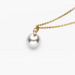 Twin Diamond Pendant Featuring Ocean-Lustre Pearl in 18K Gold