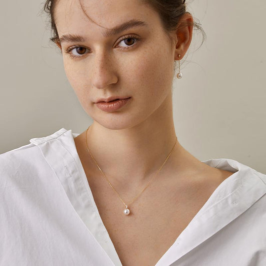 Twin Diamond Pendant Featuring Ocean-Lustre Pearl in 18K Gold
