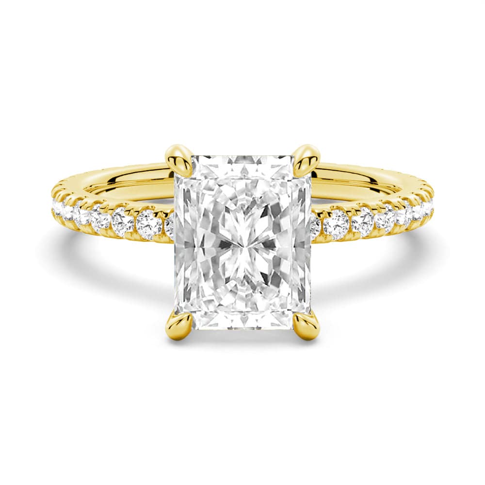 Anillo de compromiso de moissanita de corte radiante con cuerpo pavé de eternidad