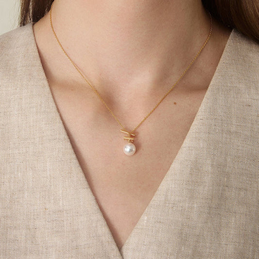 Akoya Pearl 18K Gold Fashion Flying Pendant Necklace